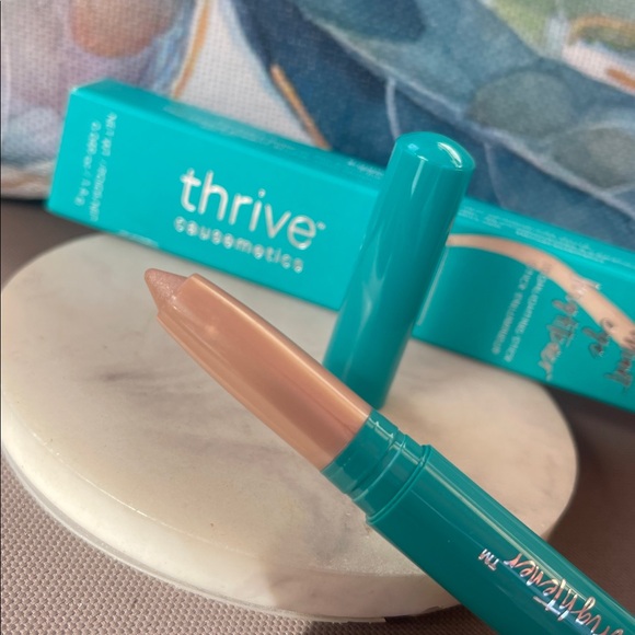 Thrive Causemetics Highlighting Stick - Stella - Picture 1 of 16